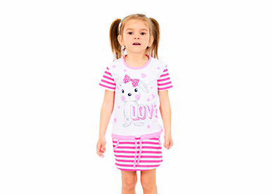 Детское розовое платье с принтом зайчика